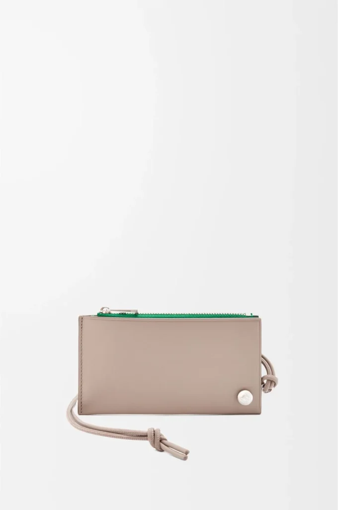 Pebble Slider coin cardholder in shiny nappa calfskin Sand/Tropical Green