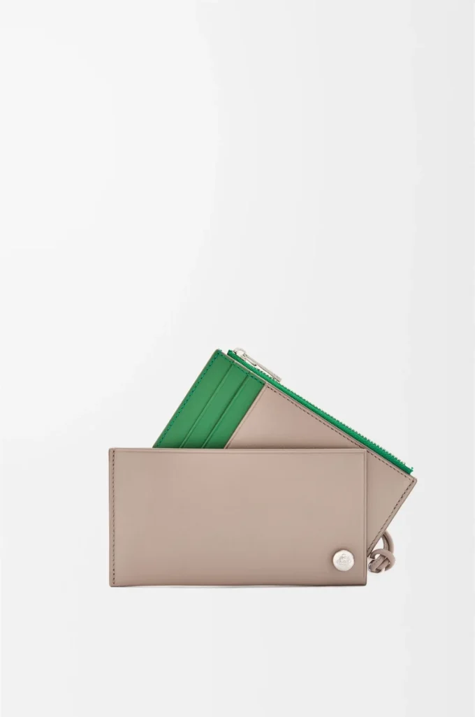 Pebble Slider coin cardholder in shiny nappa calfskin Sand/Tropical Green