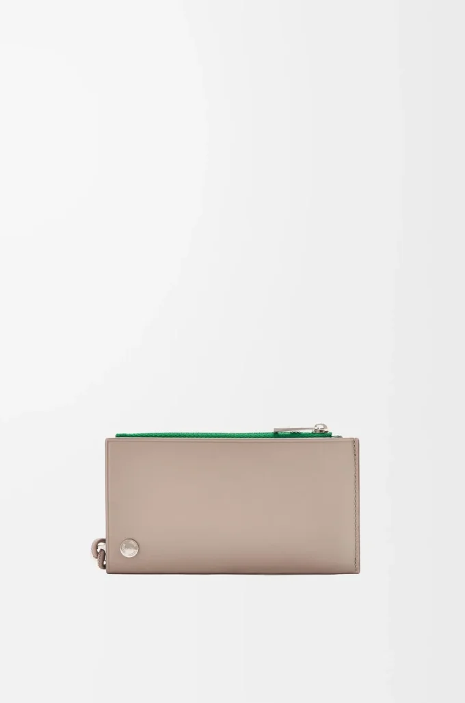 Pebble Slider coin cardholder in shiny nappa calfskin Sand/Tropical Green