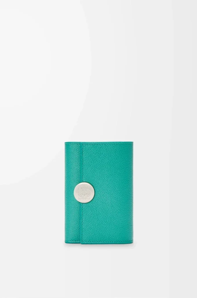 Pebble small vertical wallet in pebble grained calfskin Aquamarine
