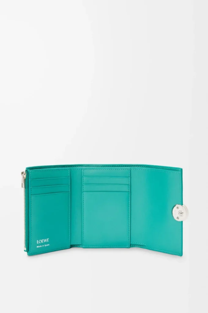 Pebble small vertical wallet in pebble grained calfskin Aquamarine