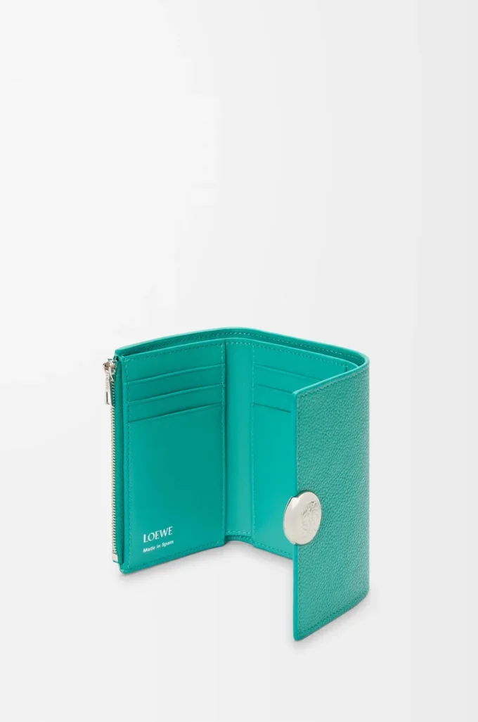 Pebble small vertical wallet in pebble grained calfskin Aquamarine