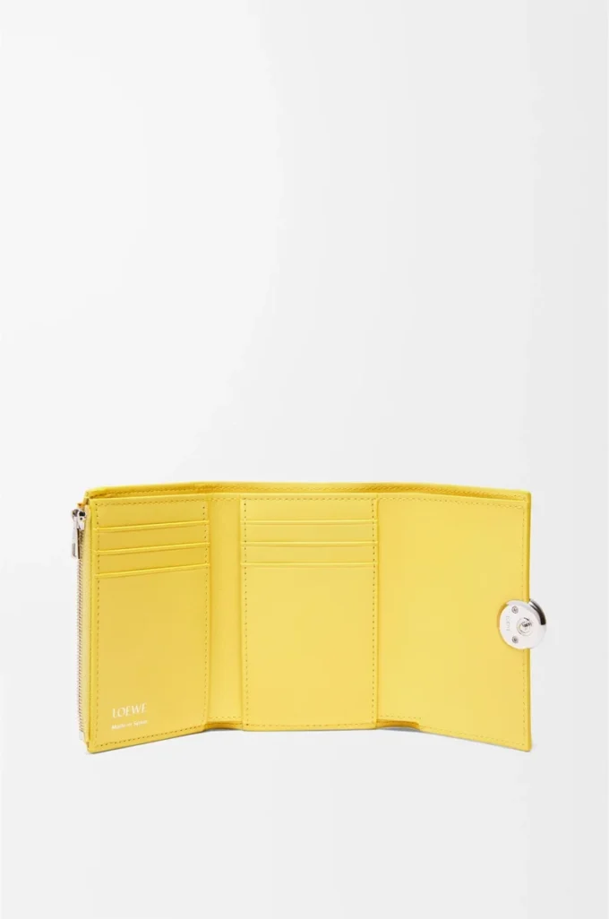 Pebble small vertical wallet in shiny nappa calfskin Baby Corn Pebble small vertical wallet in shiny nappa calfskin Baby Corn