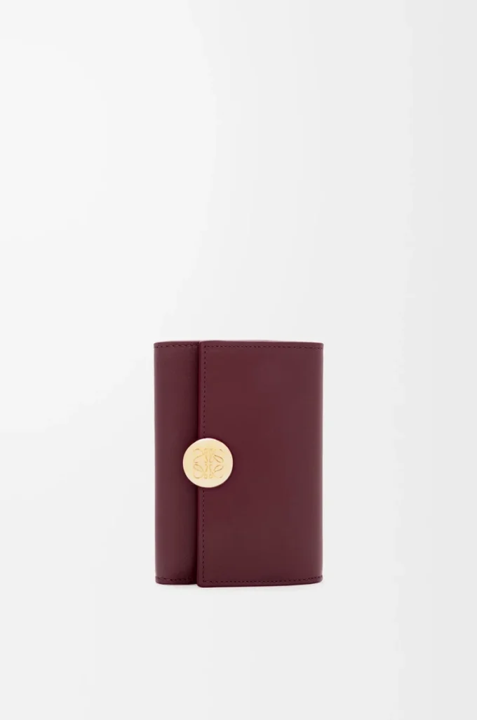 Pebble small vertical wallet in shiny nappa calfskin Burgundy Pebble small vertical wallet in shiny nappa calfskin Burgundy