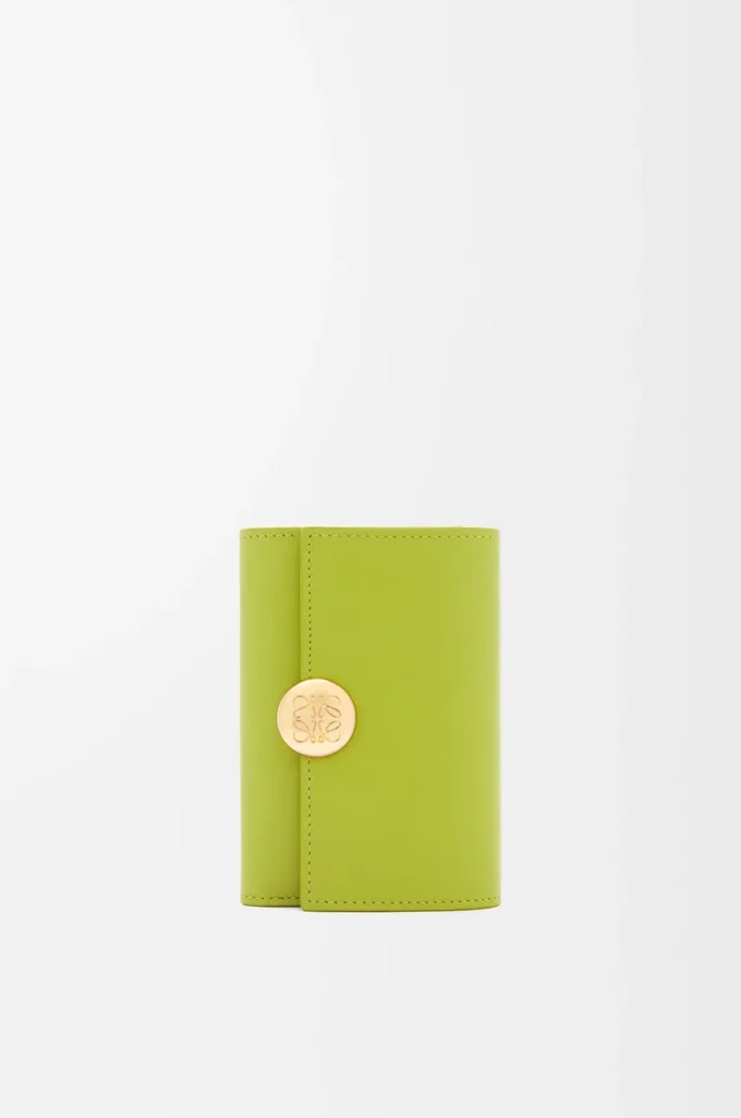 Pebble small vertical wallet in shiny nappa calfskin Meadow Green Pebble small vertical wallet in shiny nappa calfskin Meadow Green