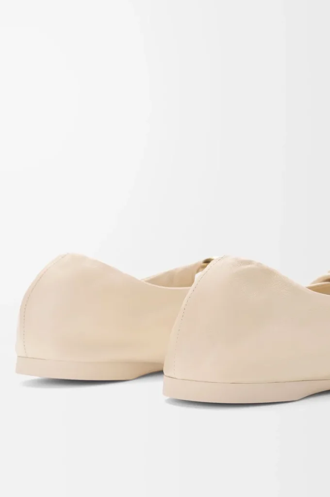 Pebble Soft ballerina in nappa lambskin Dough