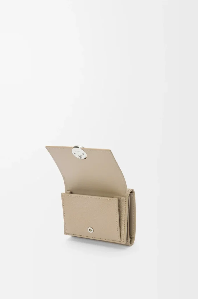 Pebble trifold wallet in pebble grain calfskin Clay