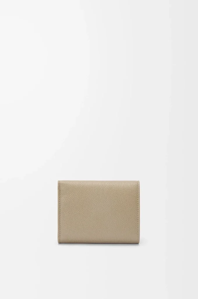 Pebble trifold wallet in pebble grain calfskin Clay