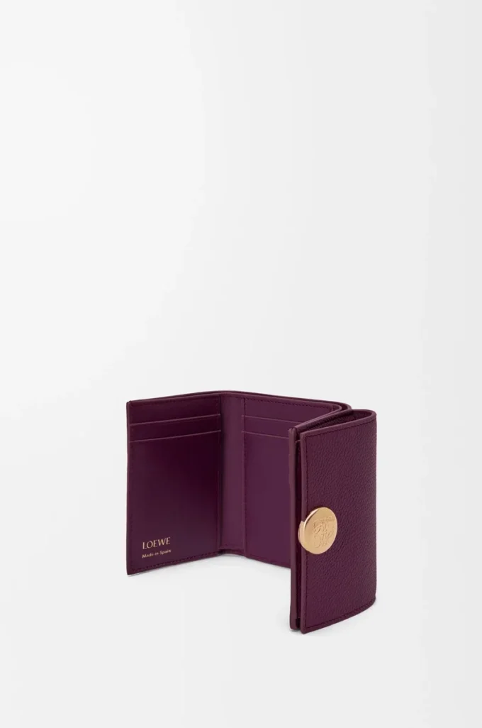 Pebble trifold wallet in pebble grain calfskin Plum