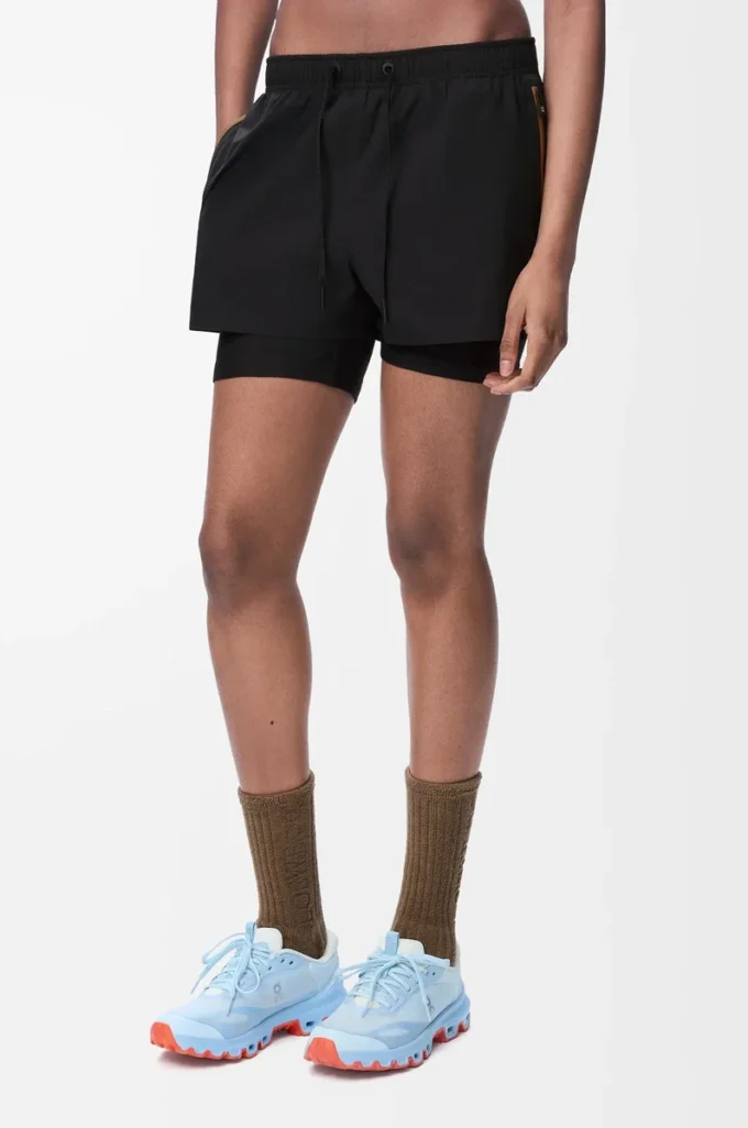 Performance shorts in technical shell Black