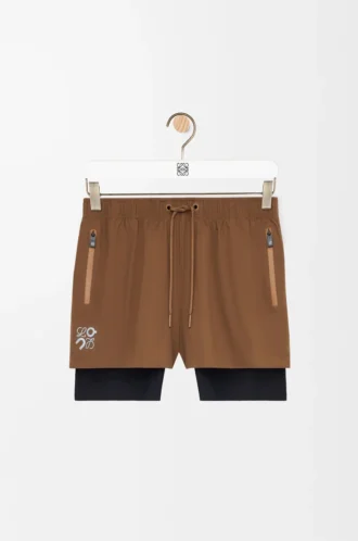 Performance shorts in technical shell Toffee