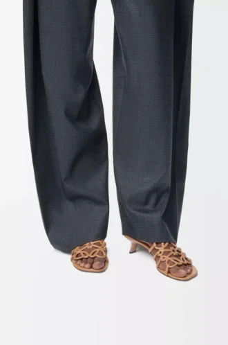Petal Anagram slide in soft calfskin Camel