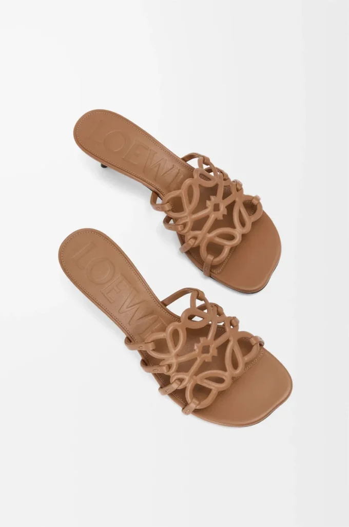 Petal Anagram slide in soft calfskin Camel