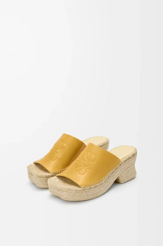 Petal espadrille platform slide in vegetable-tanned calfskin Ochre Petal espadrille platform slide in vegetable-tanned calfskin Ochre