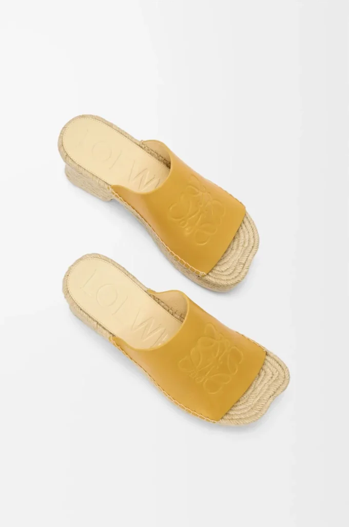 Petal espadrille platform slide in vegetable-tanned calfskin Ochre Petal espadrille platform slide in vegetable-tanned calfskin Ochre