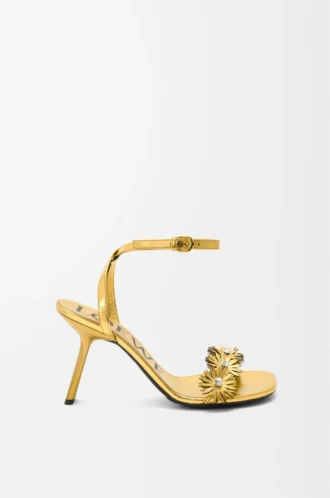 Petal Flower sandal in calfskin and crystals Gold