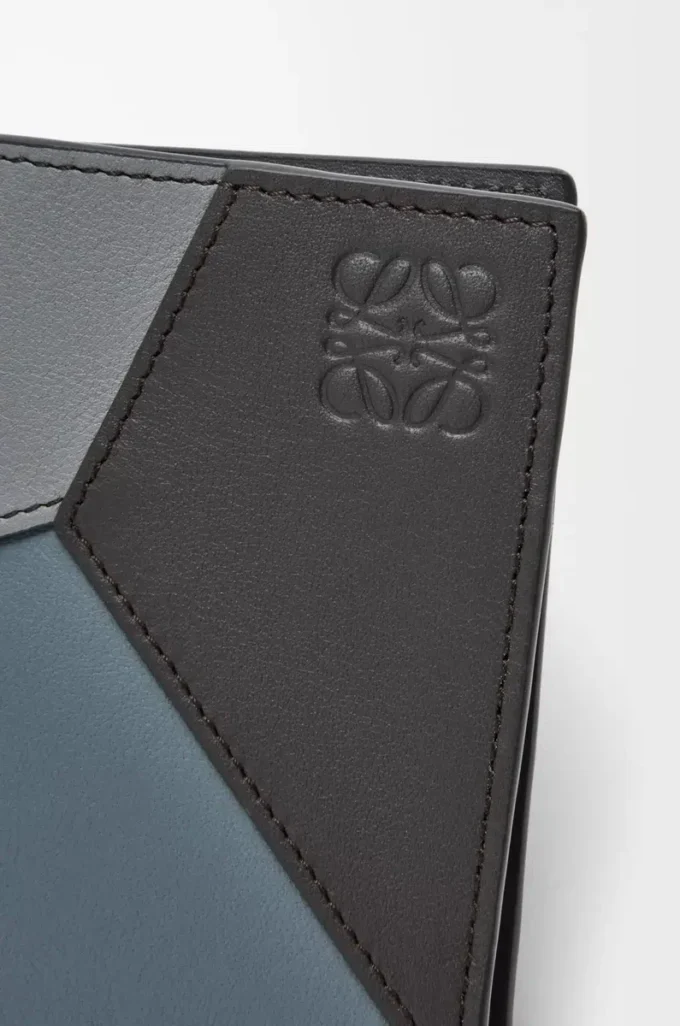 Puzzle bifold cardholder in classic calfskin Asphalt Grey/Storm Blue Puzzle bifold cardholder in classic calfskin Asphalt Grey/Storm Blue