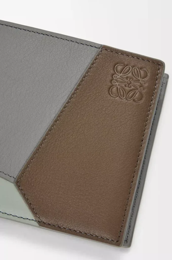 Puzzle bifold coin wallet in classic calfskin Winter Brown/Ash Grey Puzzle bifold coin wallet in classic calfskin Winter Brown/Ash Grey