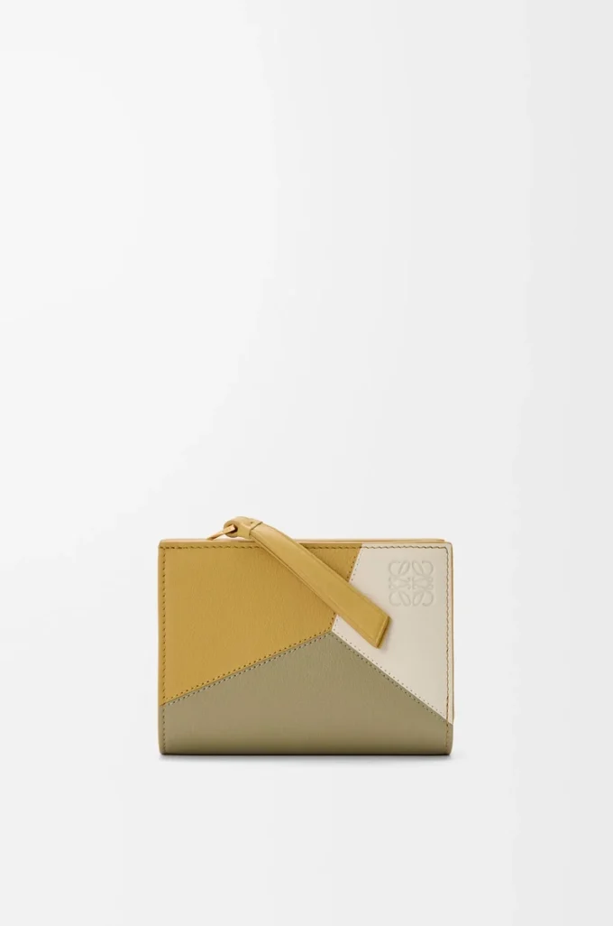 Puzzle compact wallet in classic calfskin Ginger/Sea Salt Puzzle compact wallet in classic calfskin Ginger/Sea Salt