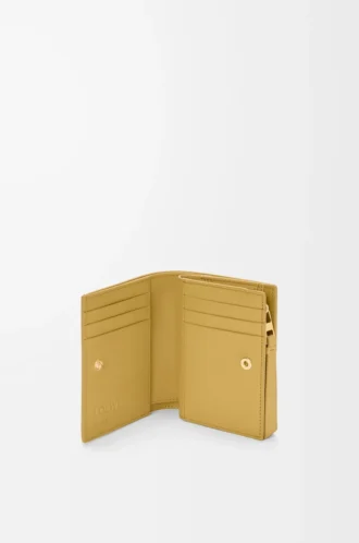 Puzzle compact wallet in classic calfskin Ginger/Sea Salt