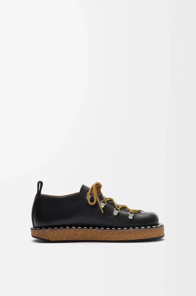 Rivet lace-up in vegetable-tanned calfskin Black