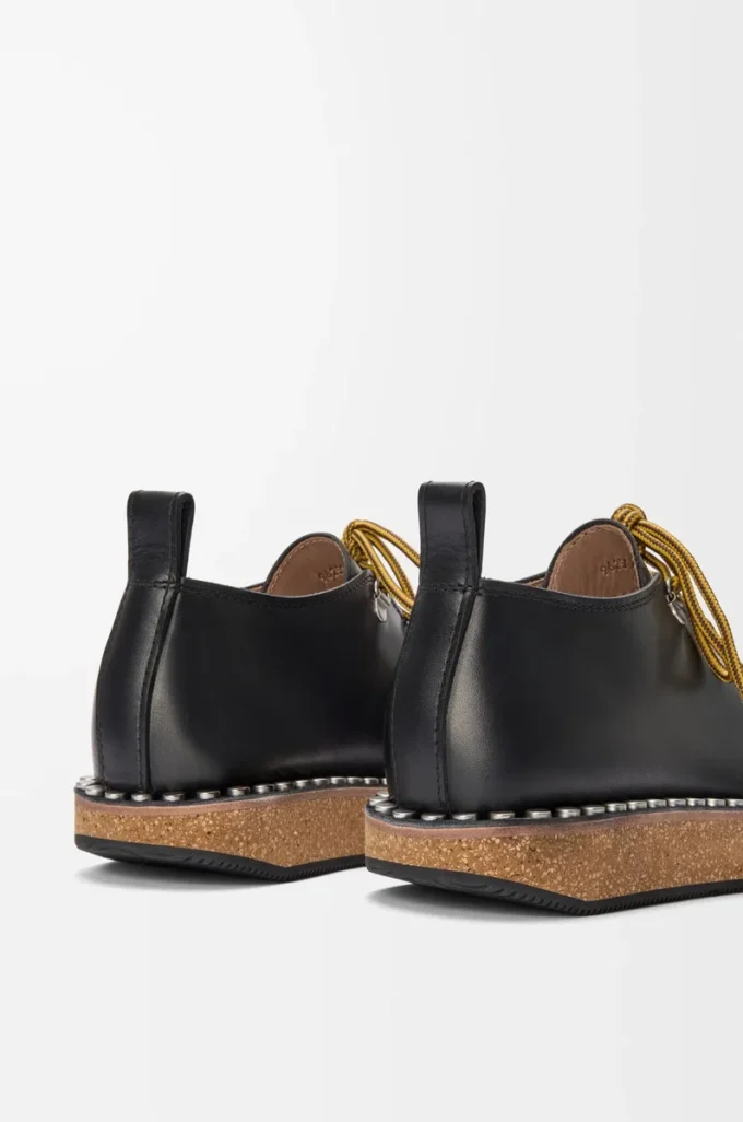 Rivet lace-up in vegetable-tanned calfskin Black