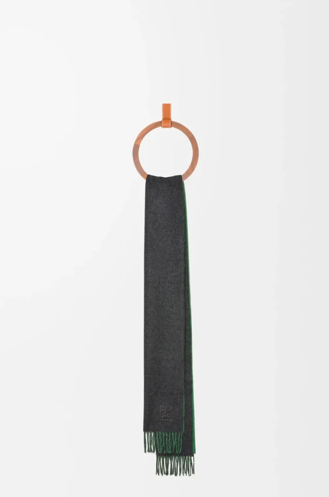 Scarf in wool and cashmere Dark Green/Green Scarf in wool and cashmere Dark Green/Green
