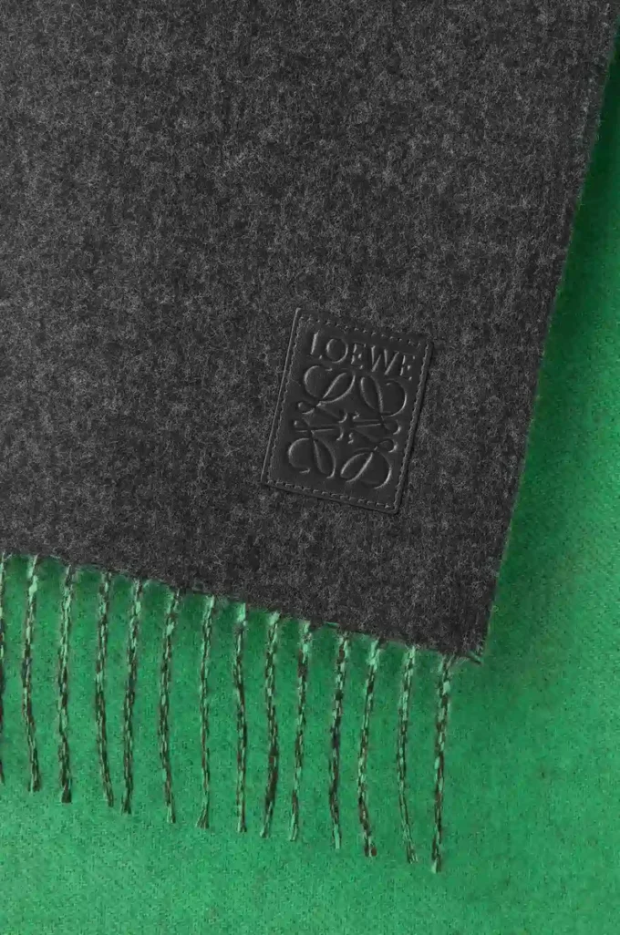 Scarf in wool and cashmere Dark Green/Green Scarf in wool and cashmere Dark Green/Green