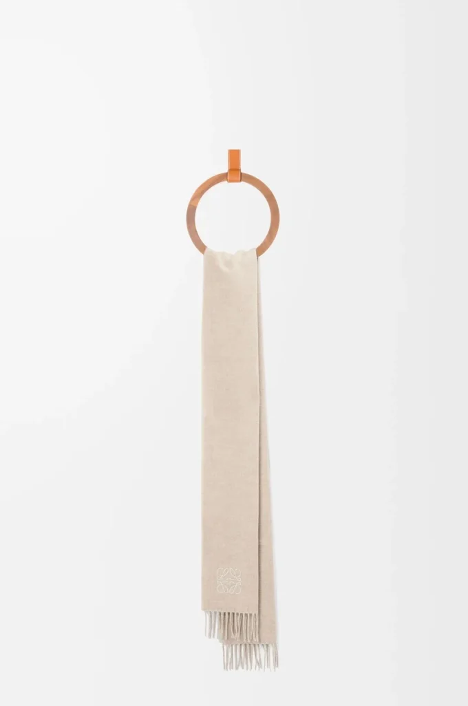Scarf in wool and cashmere Ivory/Sand Scarf in wool and cashmere Ivory/Sand
