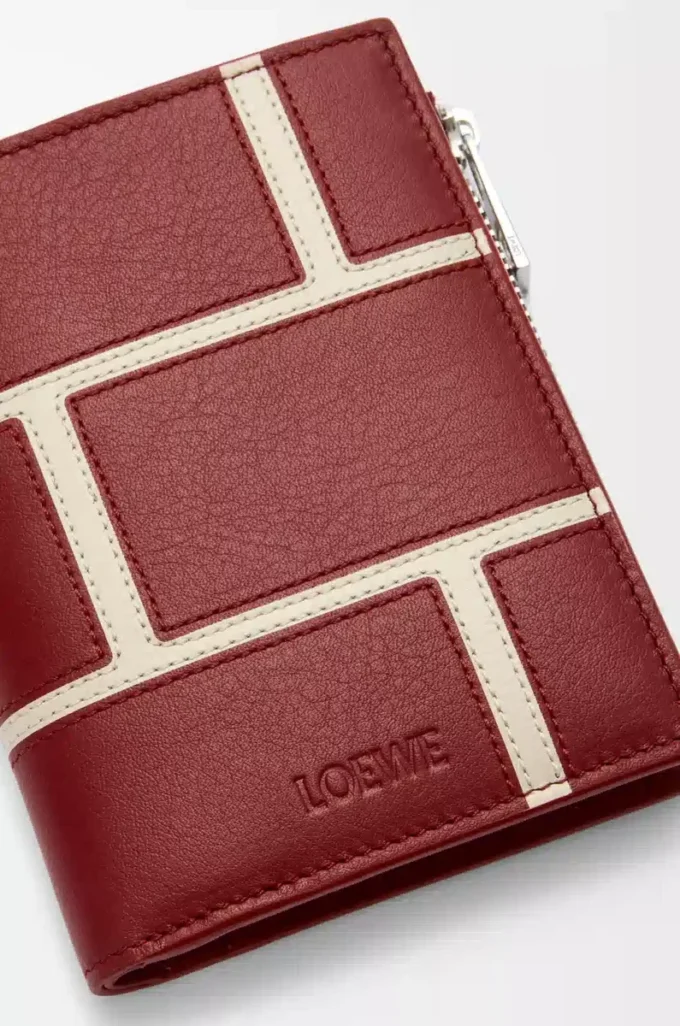 Slim compact wallet in classic calfskin Burnt Red