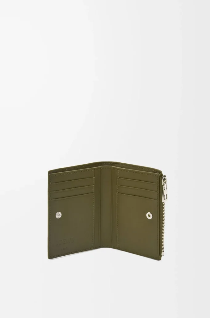 Slim compact walllet in textured classic calfskin Dark Khaki Slim compact walllet in textured classic calfskin Dark Khaki