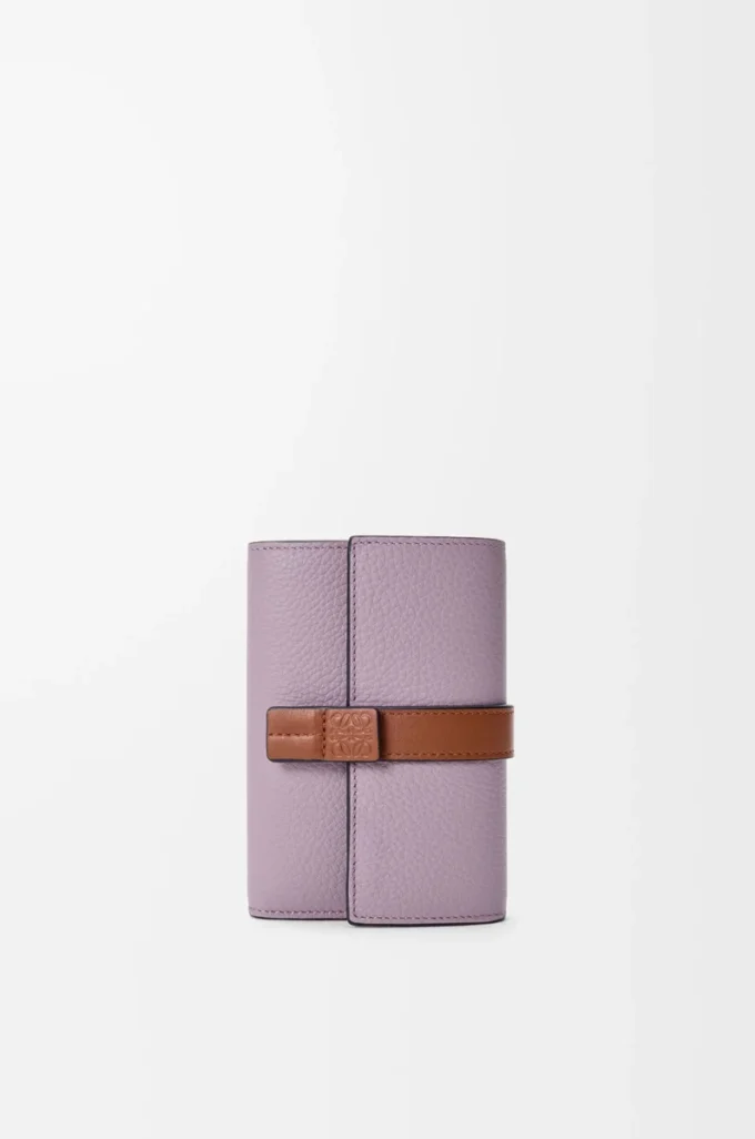 Small vertical wallet in soft grained calfskin Dirty Mauve/Squirrel Small vertical wallet in soft grained calfskin Dirty Mauve/Squirrel