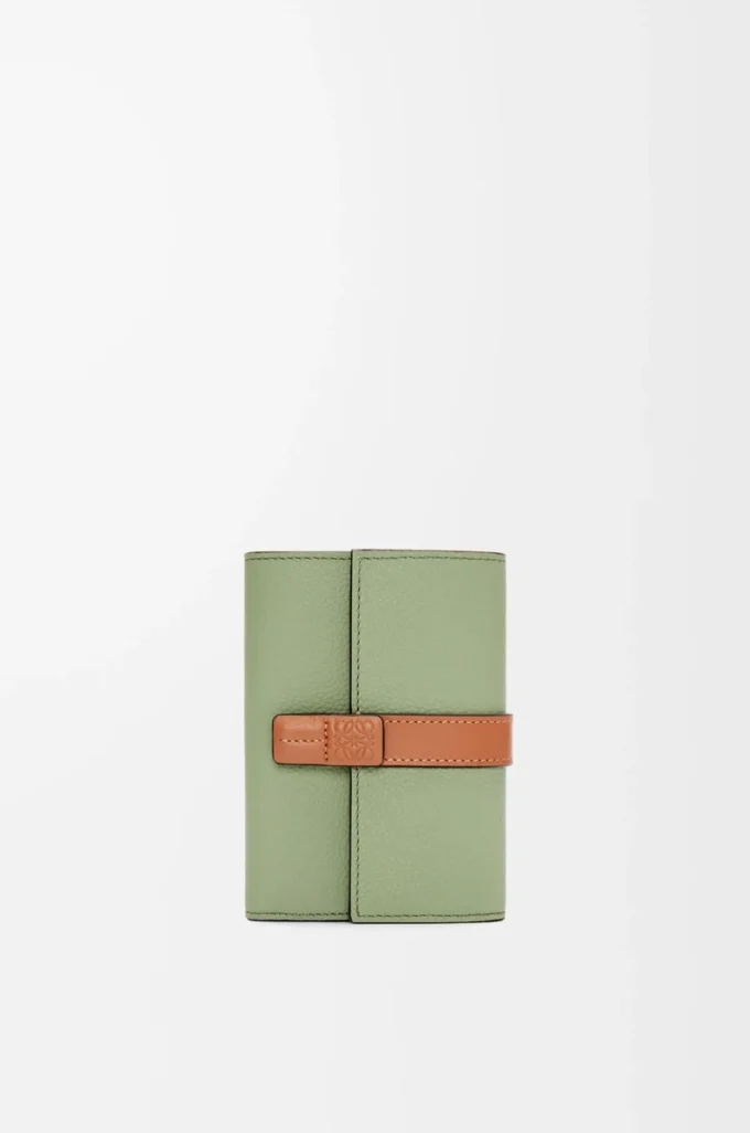 Small vertical wallet in soft grained calfskin Rosemary/Tan Small vertical wallet in soft grained calfskin Rosemary/Tan