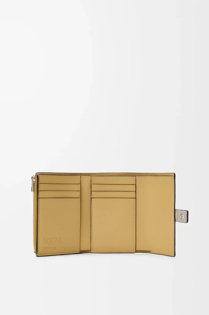 Small vertical wallet in soft grained calfskin Shell Grey/Eucalyptus Small vertical wallet in soft grained calfskin Shell Grey/Eucalyptus
