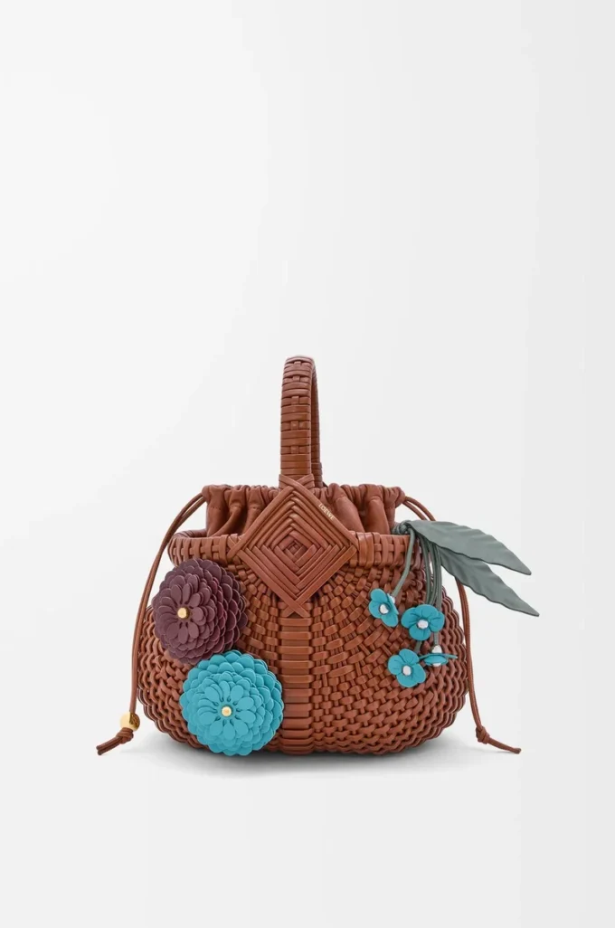 Strawberry flower charm in classic calfskin Turquoise/Green Strawberry flower charm in classic calfskin Turquoise/Green