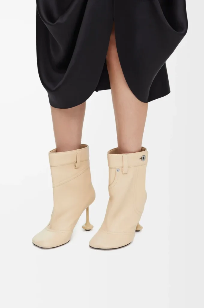 Toy Panta ankle bootie in nappa lambskin Oat Milk