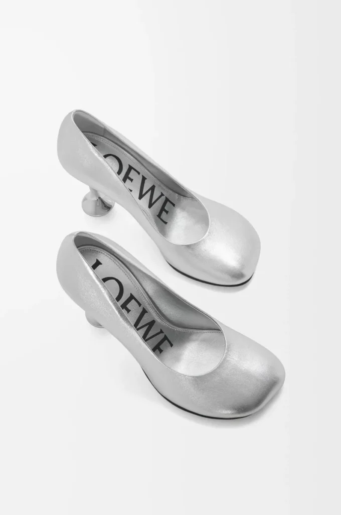 Toy pump in laminated lambskin Silver