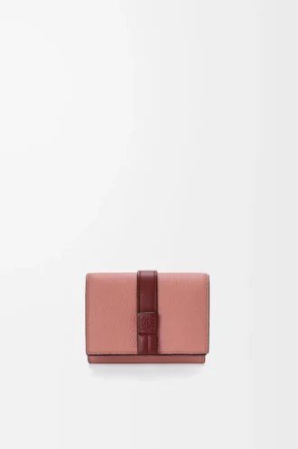 Trifold wallet in soft grained calfskin Blush/Mahogany