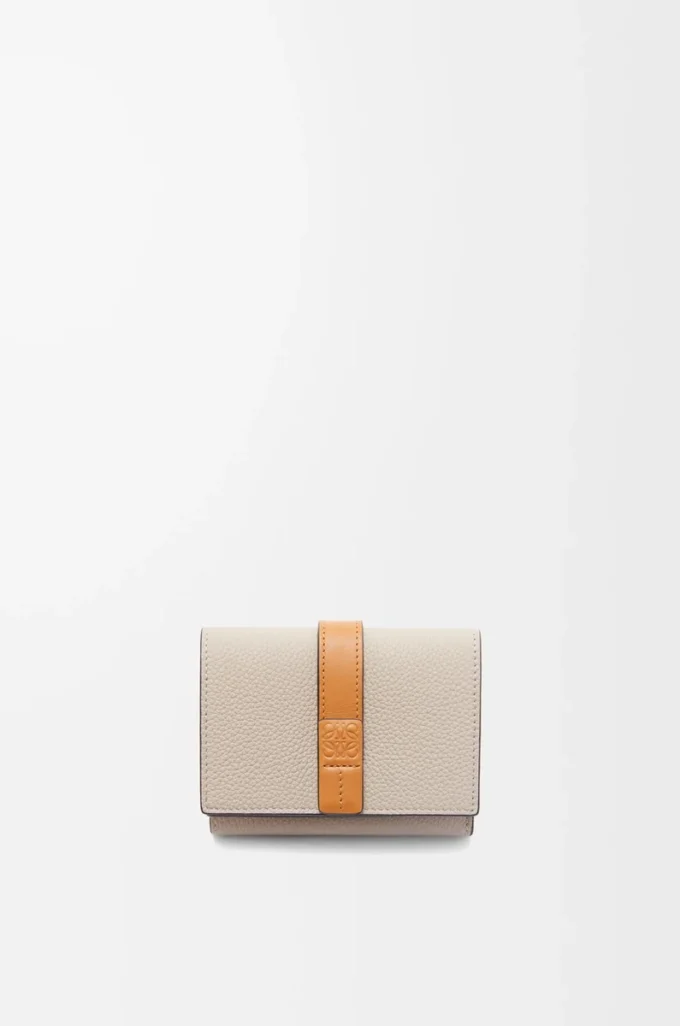 Trifold wallet in soft grained calfskin Light Oat/Honey Trifold wallet in soft grained calfskin Light Oat/Honey