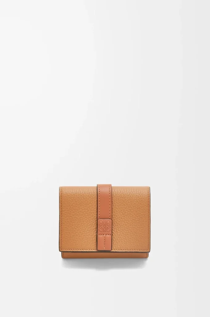 Trifold wallet in soft grained calfskin Toffee/Tan Trifold wallet in soft grained calfskin Toffee/Tan
