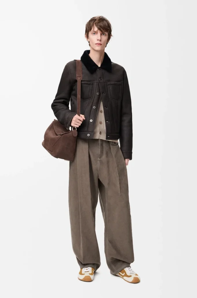 Trucker jacket in shearling Brown/Navy Blue Trucker jacket in shearling Brown/Navy Blue